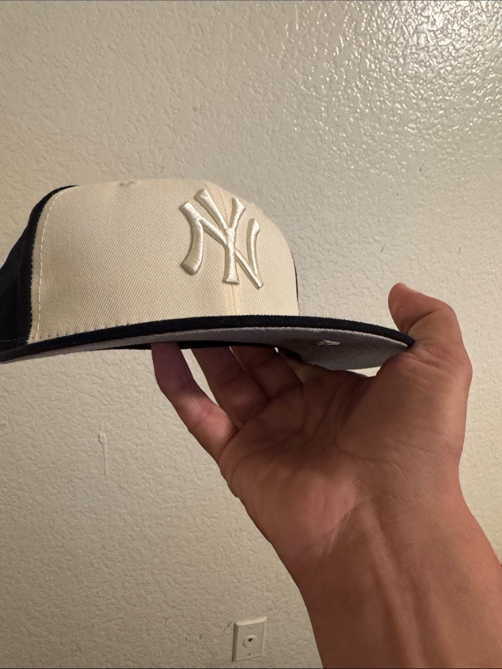 Two-Tone Snapback Hat - Cream & Black